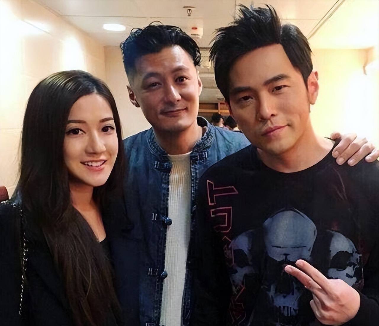 原创周杰伦夫妻与余文乐夫妻合影却被质疑立场问题网友真是可笑