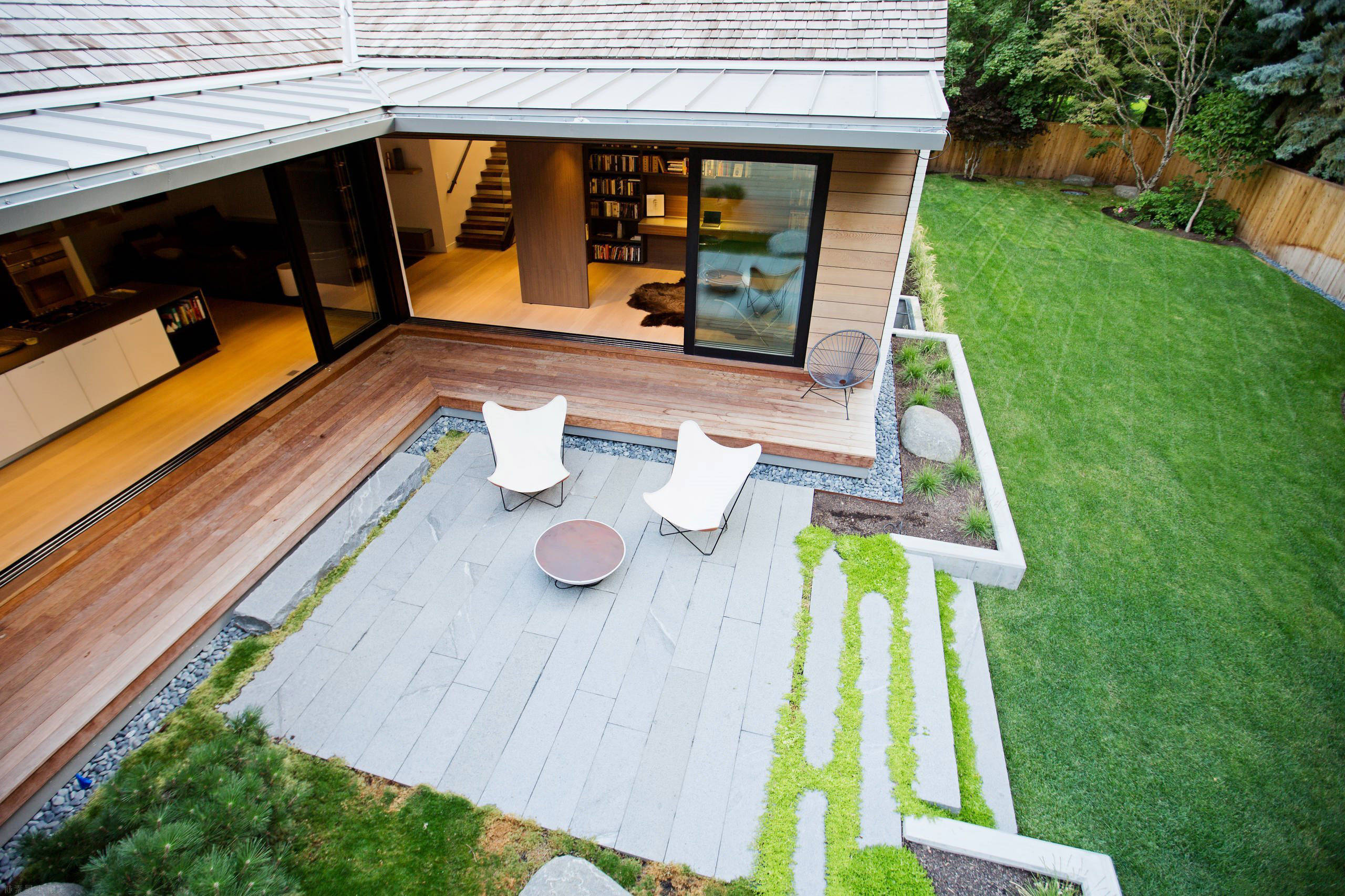 夏日将临一个极简风格的庭院让你的夏天清凉又纯粹