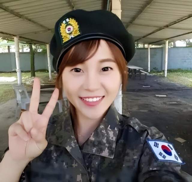 2021年,韩漂亮女兵遭上司性侵,举报遇阻,新婚之日变忌日_李艺琳_准尉