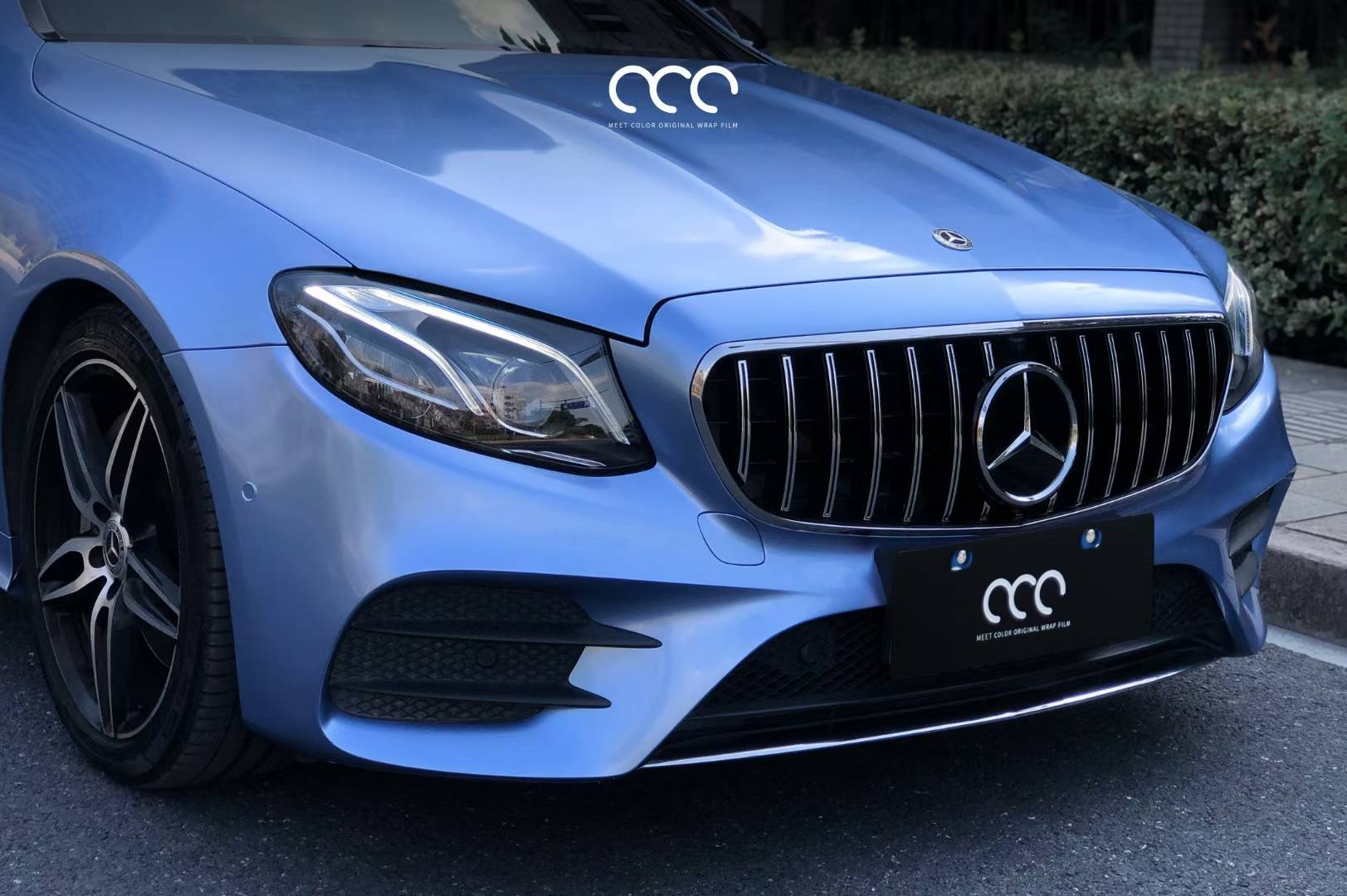 奔驰e漫彩改色膜金属雾蓝