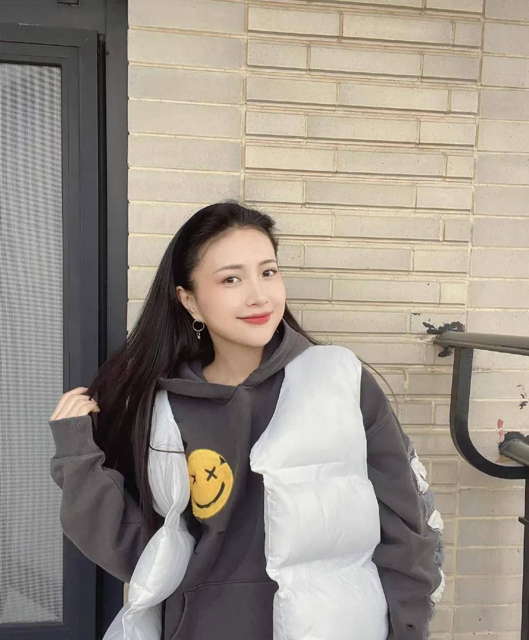 包文婧晒新照今日份甜甜圈女孩饺子都长成大姑娘了