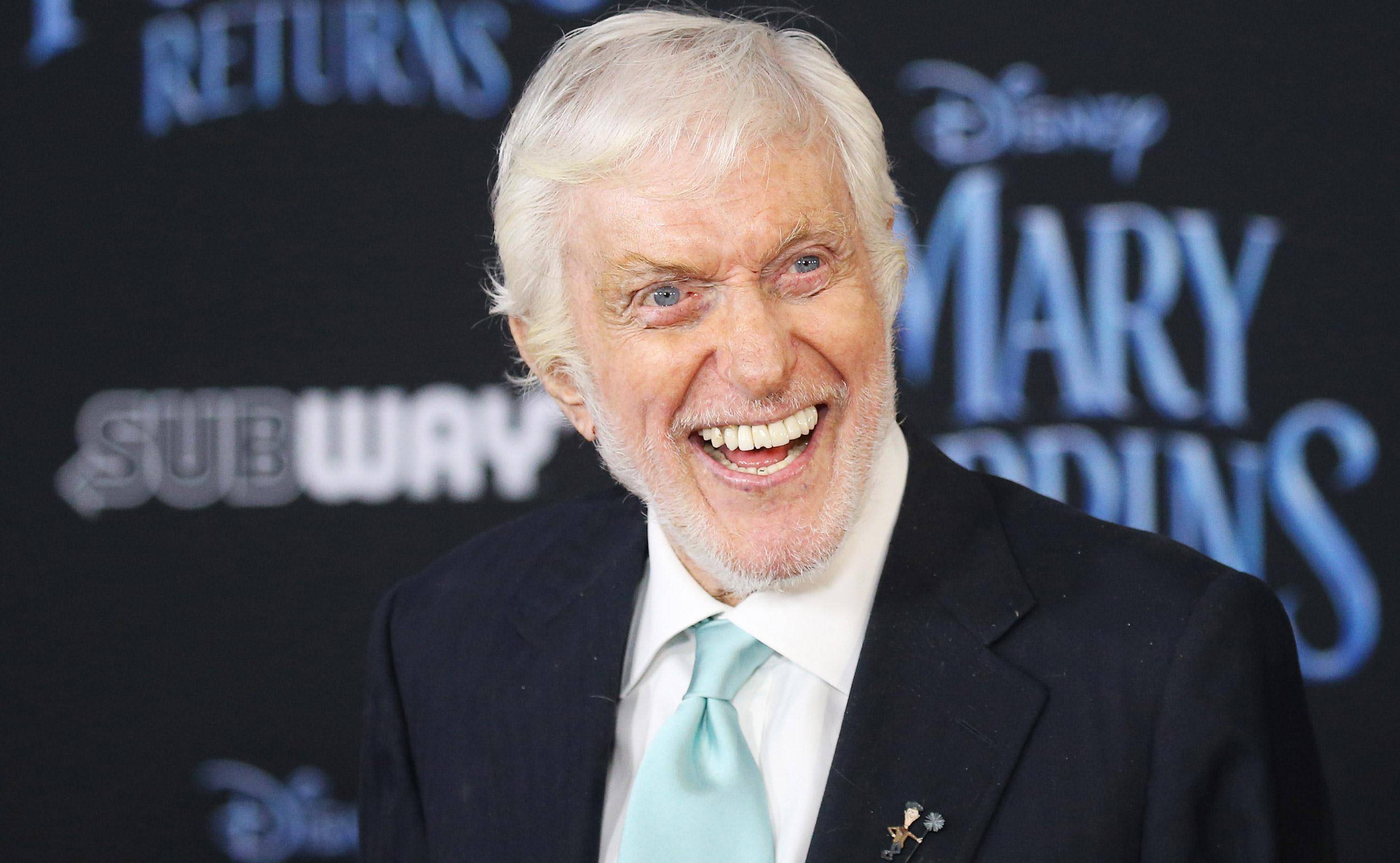 实际上这种事情并不罕见,据来自外国媒体的报道称,好莱坞94岁的老戏骨