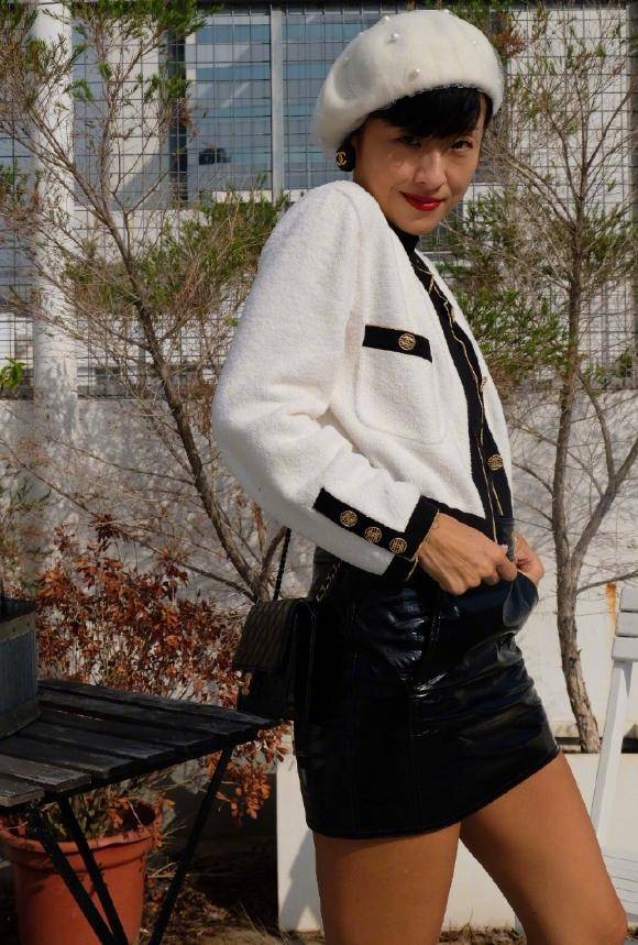 原创徐濠萦可算穿衣正常高级打扮化身天王嫂46岁美出国际范