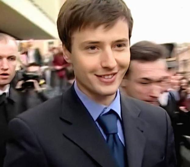 还记得那个迷倒众生的海豚音小生吗?他已经彻底长残了,画风突变