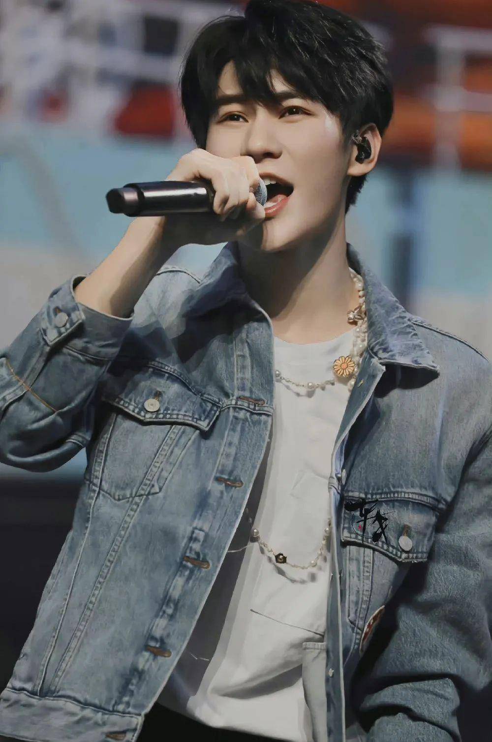 原创温柔谦逊但强大的张真源没办法不在更大的舞台绽放光彩