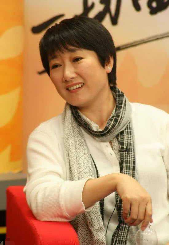 她是王刚前妻著名歌手又是国家一级演员如今60岁至今未再嫁