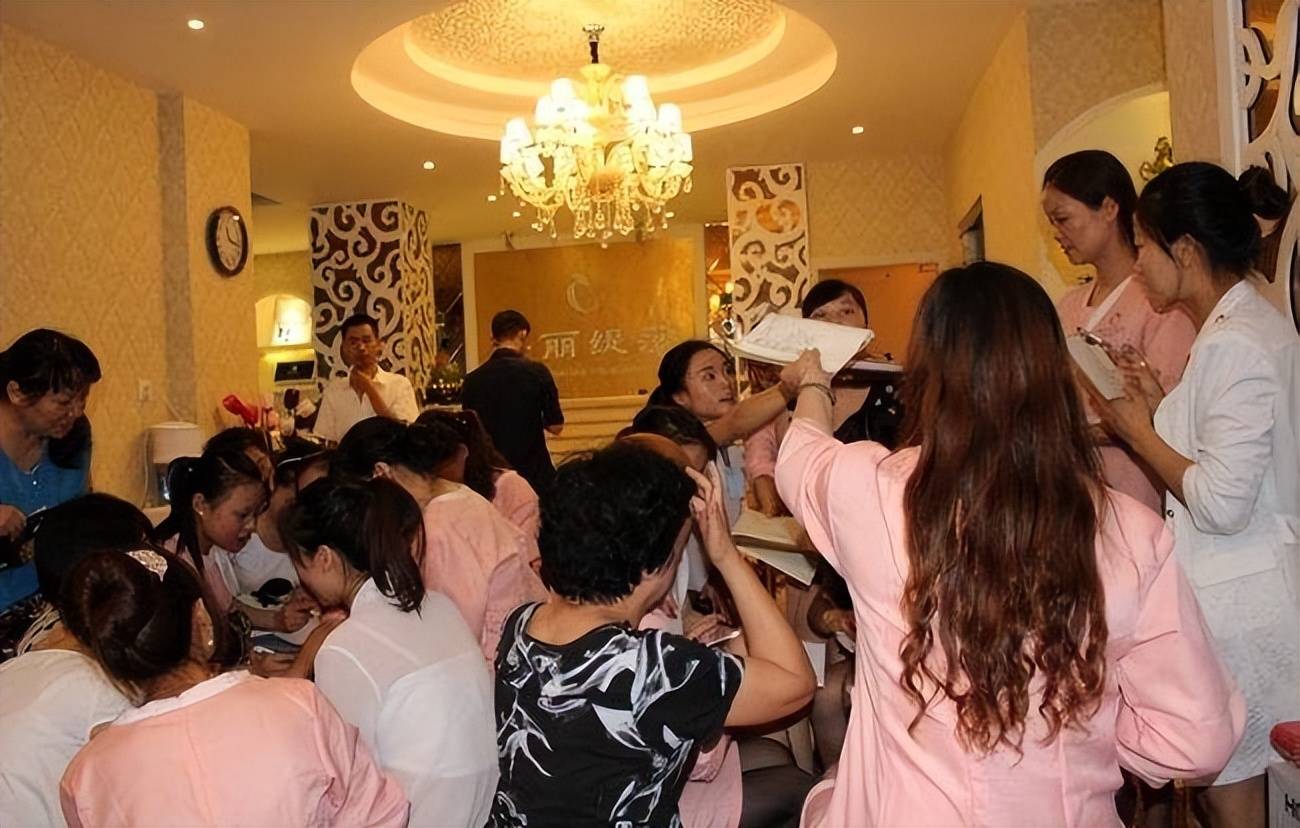 从引流到裂变美容店三步促活2个月收入300万现金