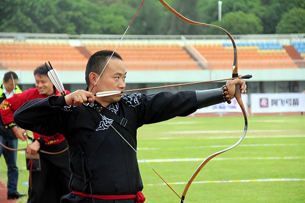 射箭右手拉弓姿势图片图片