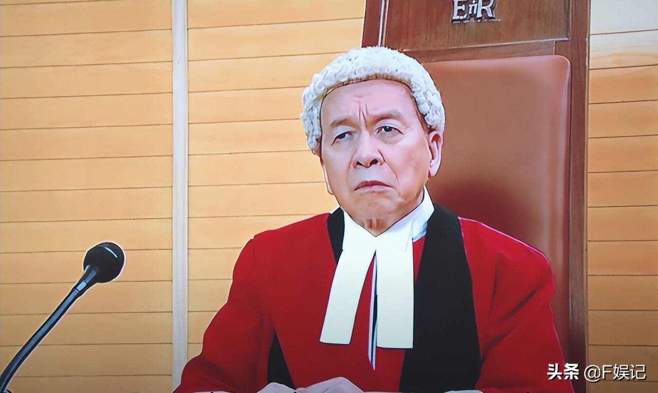 他在很多电视剧里都是配角,还有相当多的角色是牧师,法官等等.