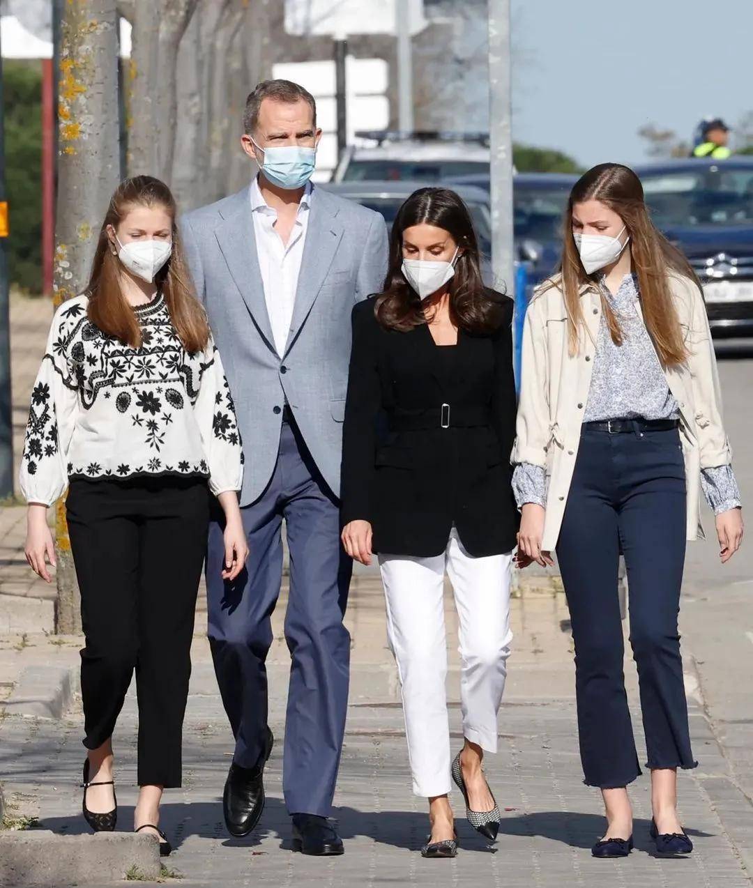 原创诺拉归国首亮相与妹妹齐头并进长身高眼神越发坚定有储君范