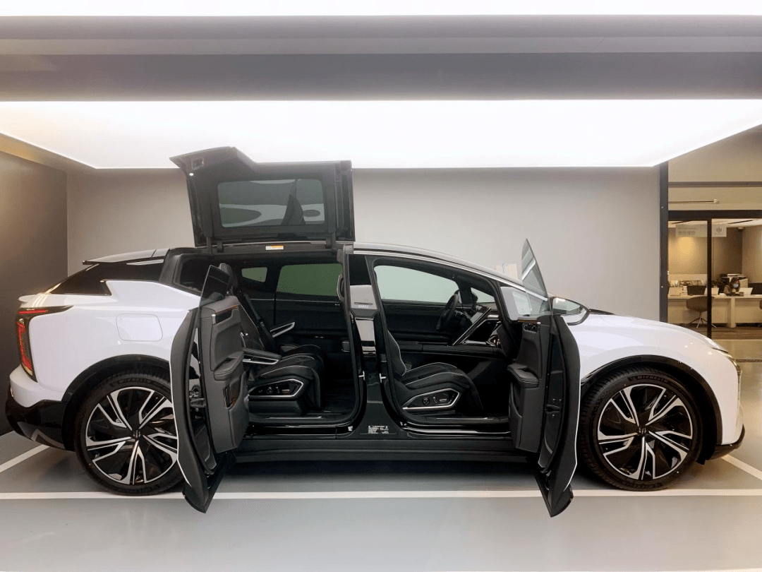 劳斯莱斯同款对开门,高合hiphix车主说60万很值_搜狐汽车_搜狐网