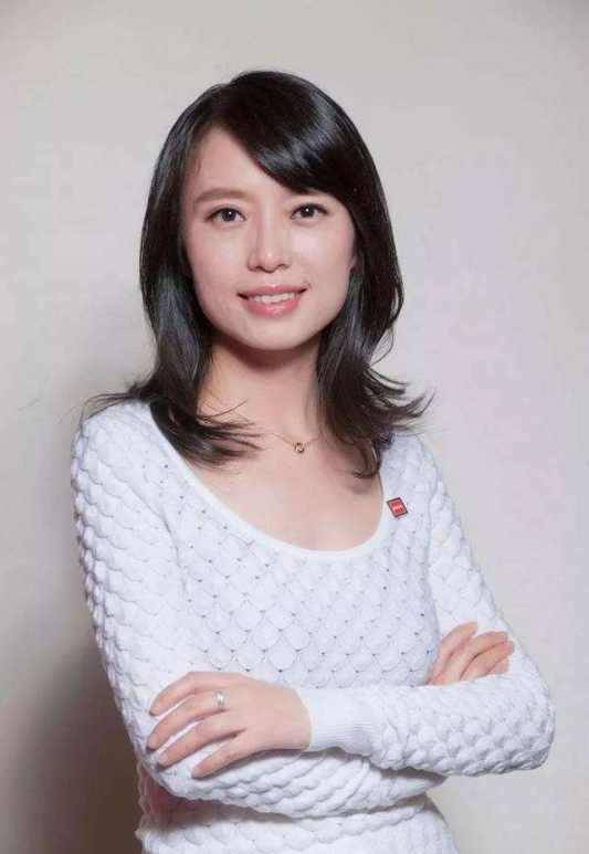 而后来从李霞2016年三月中李霞参加金星论的言谈中,李霞从主持人中