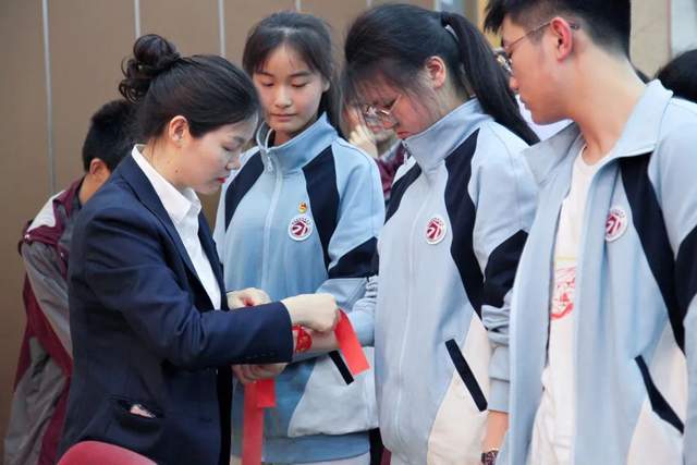 重庆市杨家坪中学b区初三年级中考誓师大会高燃启幕