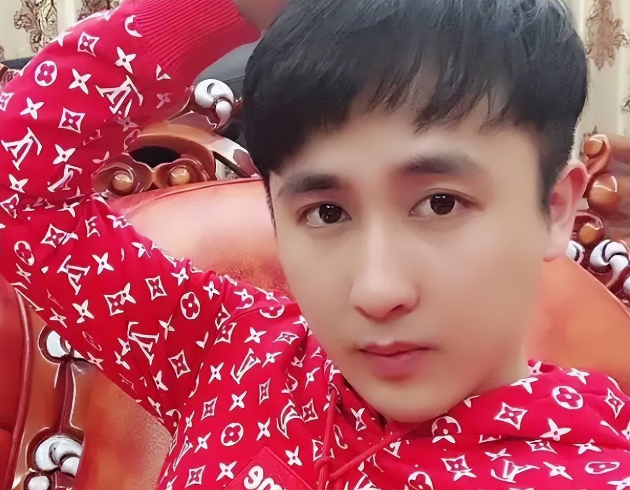 原创网红散打哥怒批辛巴垄断放话将联合各大网红打破电商僵局