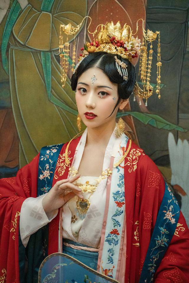 宋制汉服也可以很华丽配色张扬又个性穿上就是大宋最时尚的崽