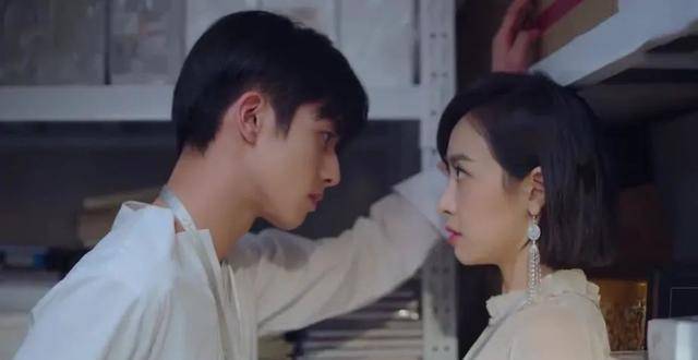 男友力爆棚,一言不合就壁咚,这对姐弟恋甜爆了!_威龙_阿美_皮肤