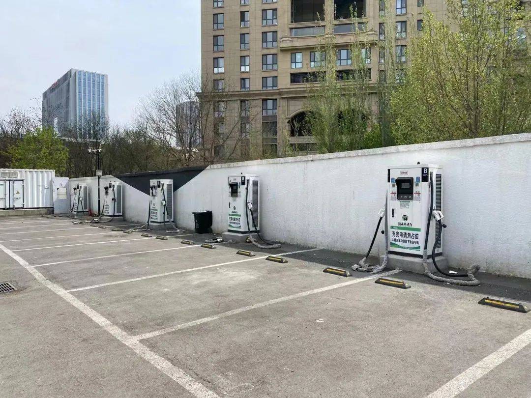 一线城市中一座充电站的衰落及死亡天天充电排队却没钱给供电局缴费