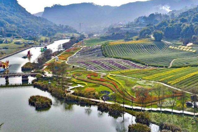四川“城市后花园”，拥有花海栈道2000米，被誉为“百花之园”