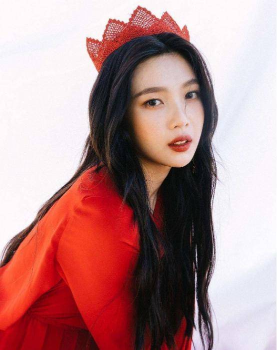 原创24岁朴秀荣太可爱了黑长直齐刘海配粉色外套少女的感觉有没有