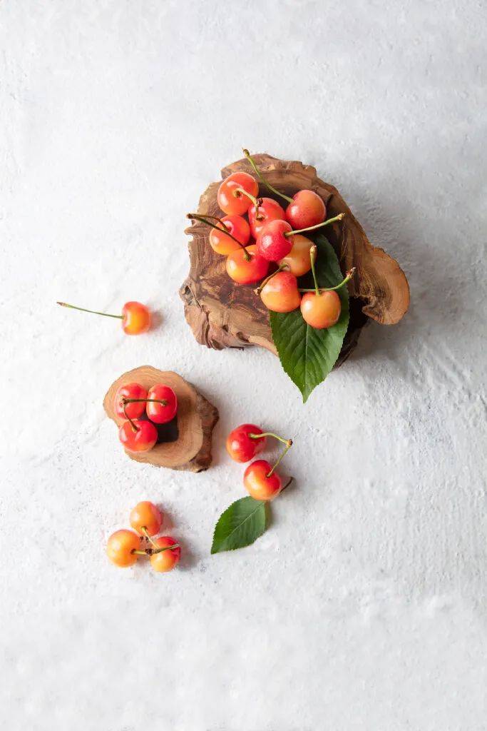 《礼记·月令》记载:"是月也,天子乃以雏尝黍,羞以含桃荐寝庙.