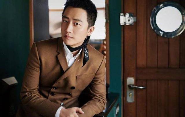 黄轩落榜3年才考上大学走红后被曝和大15岁蒋雯丽地下恋