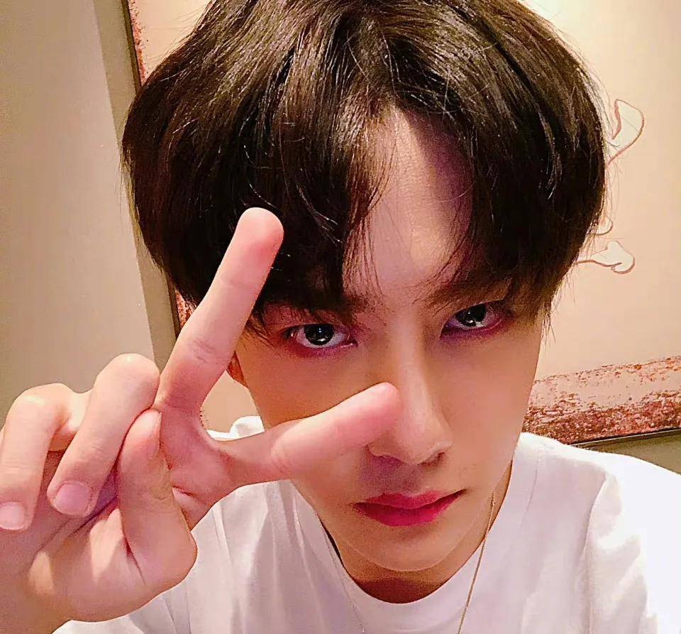 男明星自拍角度有多直男肖战任嘉伦还好看到朱一龙胡歌笑出声