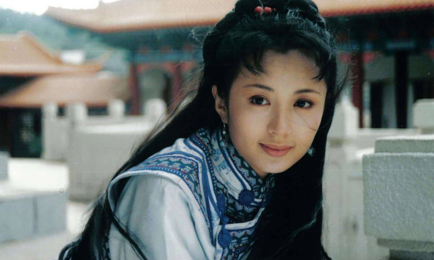 杨童舒一演反派就爆火,每演坏人都被导演坑,早产差点没保住孩子_电视