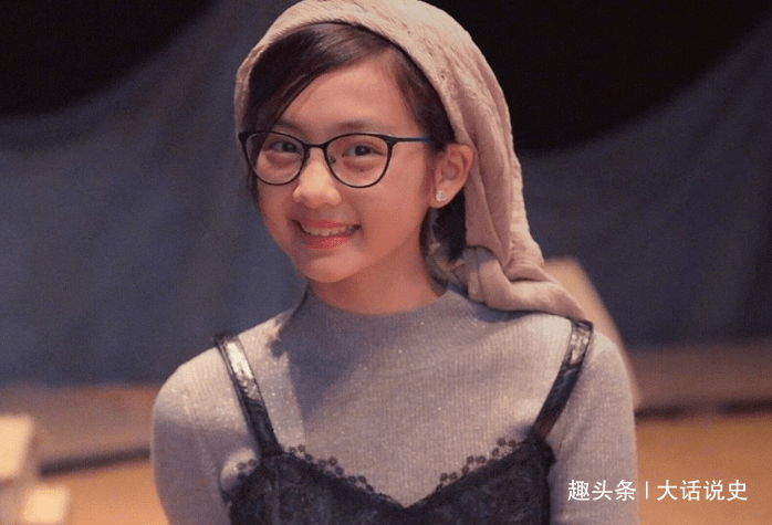 徐峥女儿"开挂式"成长,气质完全不输黄多多,完美复刻陶虹美貌_徐小宝