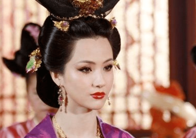 耶律宗真登基后12岁的弟弟突然对他说母后和舅舅要我当皇帝你要小心