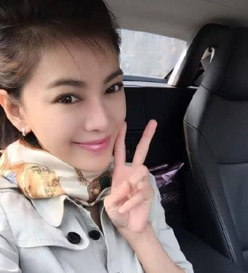 公寓主演她最漂亮却没火,往郭德纲身边一坐却火了_赵文琪_观众_女神