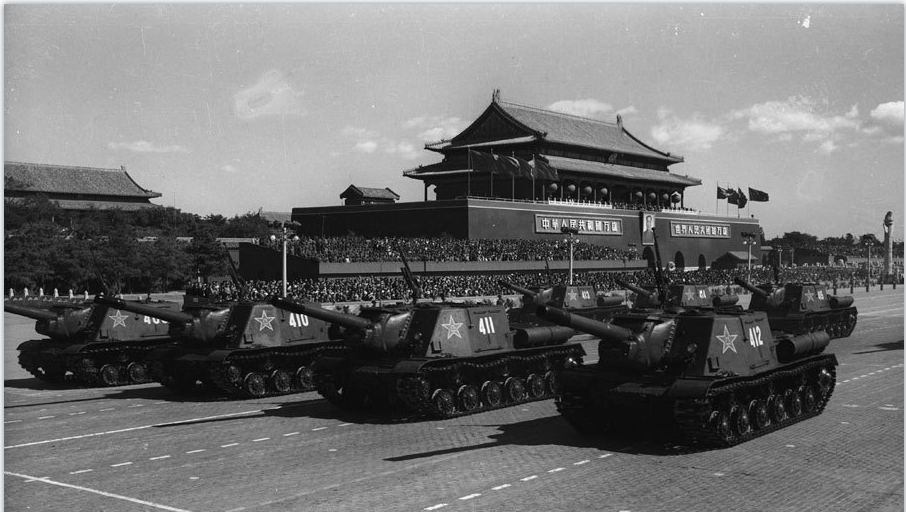 原创上世纪五十年代大阅兵武器装备比较落后但是气势昂扬