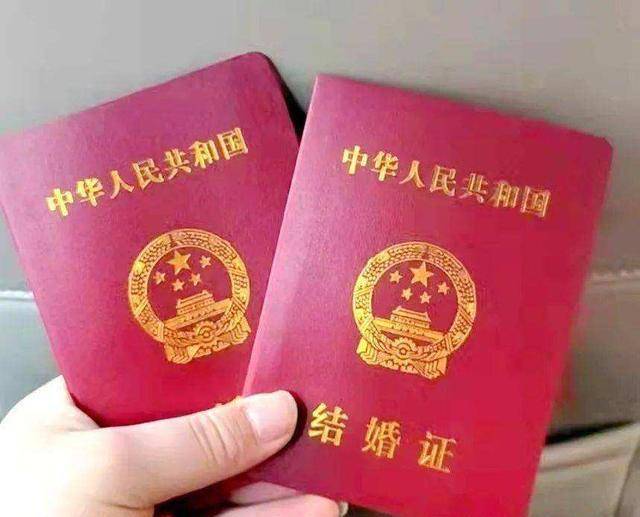 原创2019年小伙奔波4000公里接重病女友全世界放弃你我也要救你