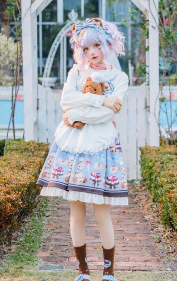 lo娘才13岁,能把"儿童袜"穿成堆堆袜,看清腿型酸了_洛丽塔_裙子_白色