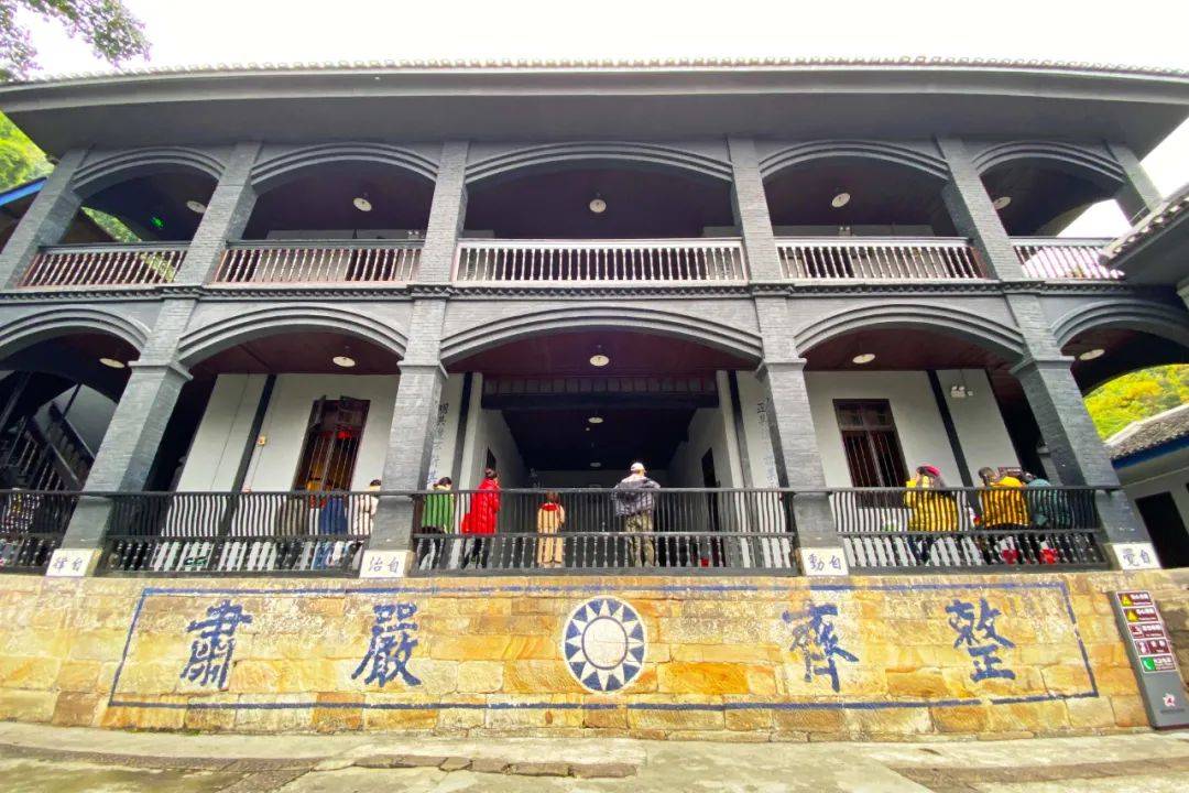 重庆白公馆,被称为"活棺材",曾关押着杨虎城将军和小萝卜头_别墅_戴笠