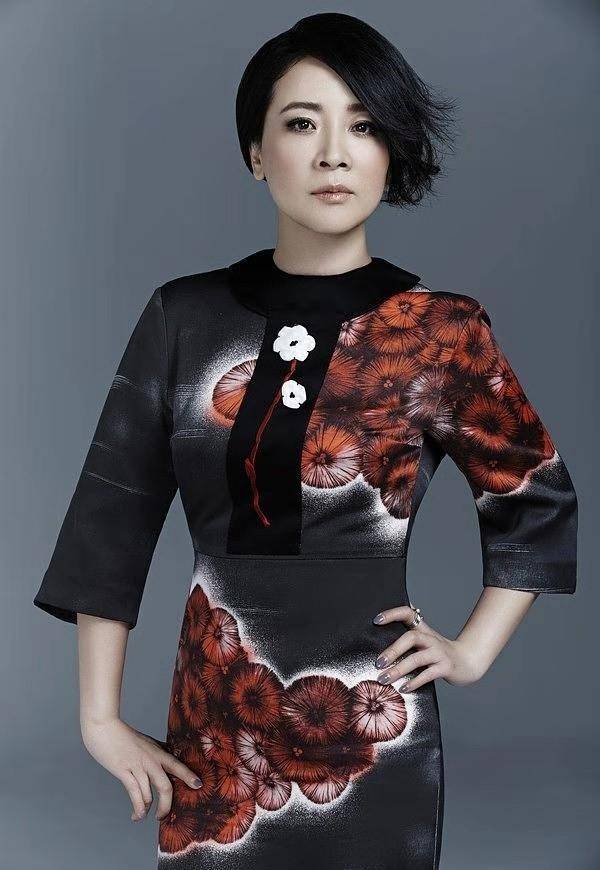 原创陈小艺全家近照曝光丑丈夫捧红张嘉译倪大红儿子英俊帅气