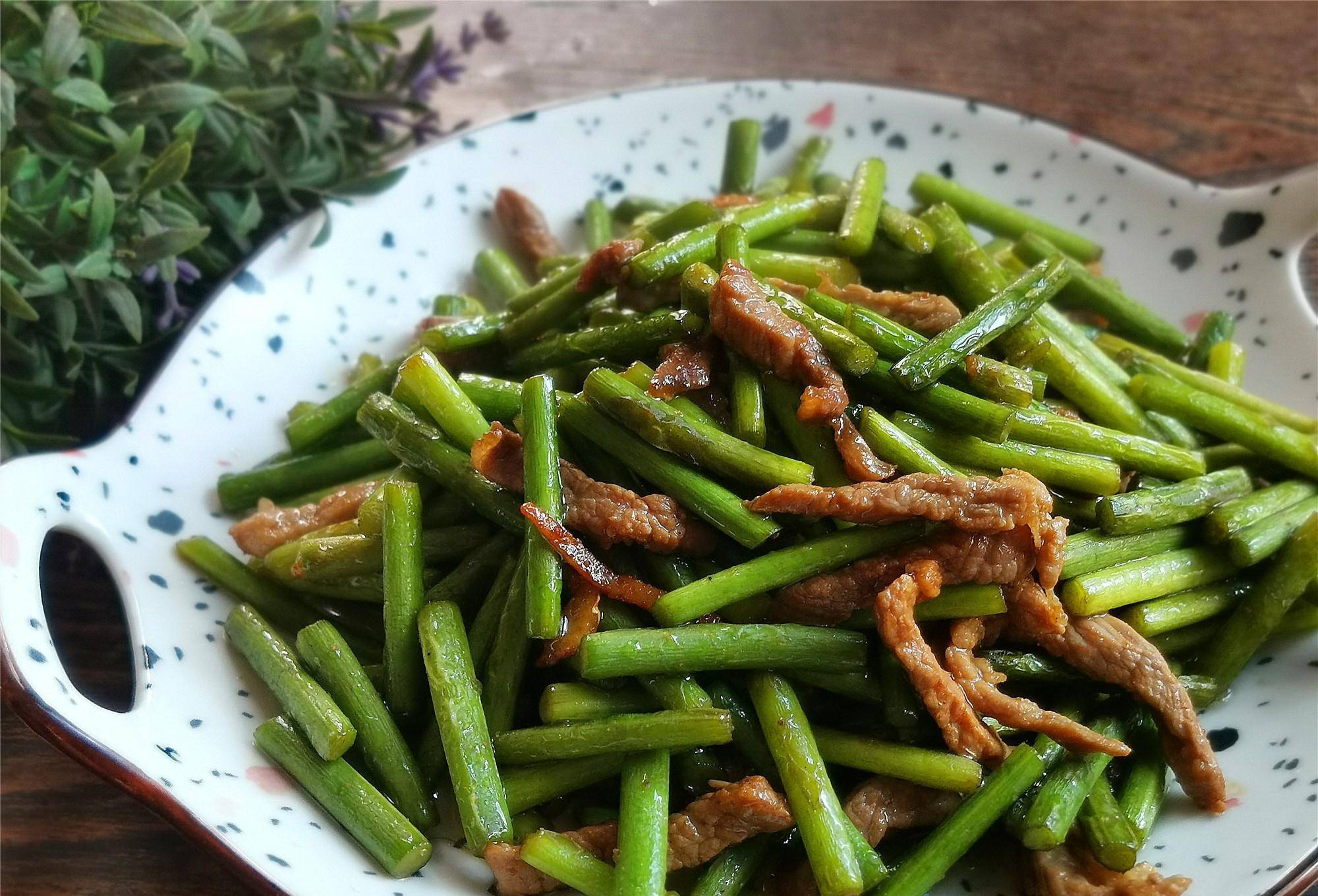 原創蒜薹炒肉是先炒蒜薹還是先炒肉這樣做蒜薹入味肉不硬