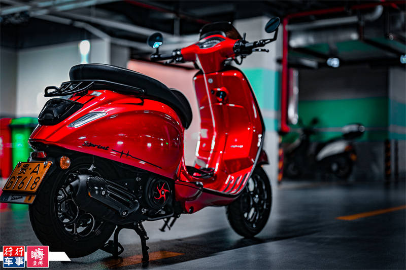 全力冲刺vespasprint150贵阳机车汇实拍