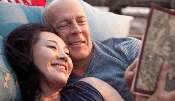 许晴不仅人长得漂亮,现在已经五十多岁的年纪了,身材完全没有