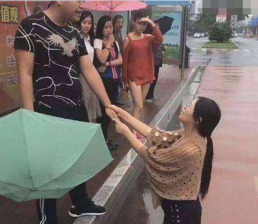 原创
每日一笑:我想知道那些被戴绿帽的男人,原谅了女朋友后都怎么样了
一、搞笑动态图,搞笑趣图!搞笑段子,爆笑笑话!