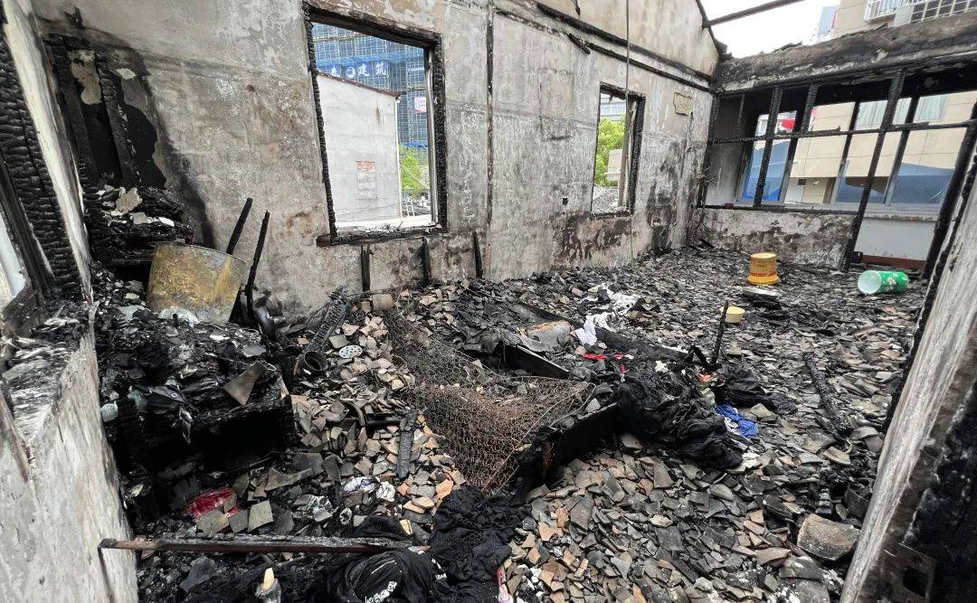 锂电池引爆修理店20辆电动自行车被烧毁老板一夜回到解放前