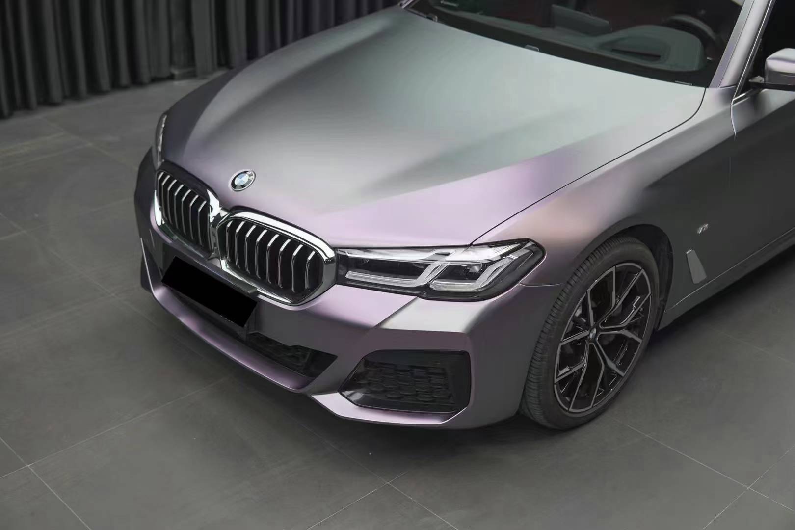 宝马汽车skto改色膜卡普里灰紫