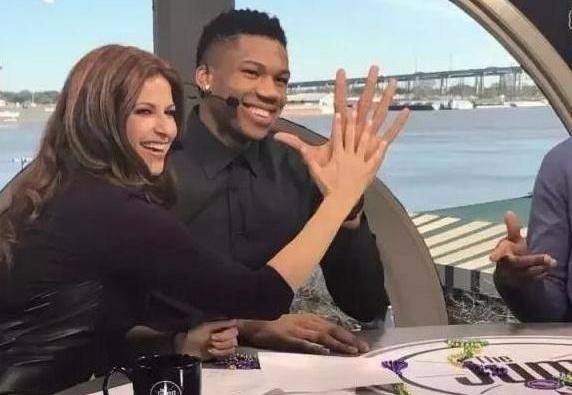 字母哥名字很复杂？他女友“字母姐”，堪称nba女友中的一股清流