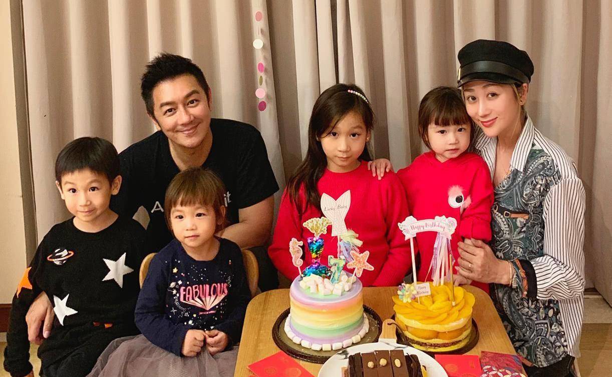 原创陈浩民晒近照一家六口提前过情人节p图太过像假人