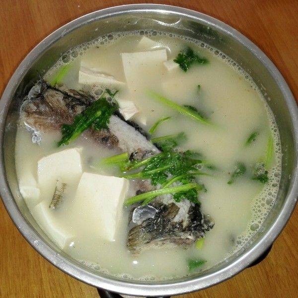 原創鯽魚燉豆腐的最簡單做法湯汁濃郁奶白魚肉鮮嫩不粘鍋吃不夠