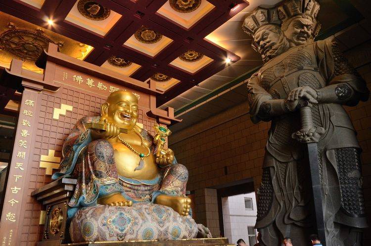 原创台湾一奇葩寺庙有一奇特规定庙内禁止烧香内部肃穆庄严