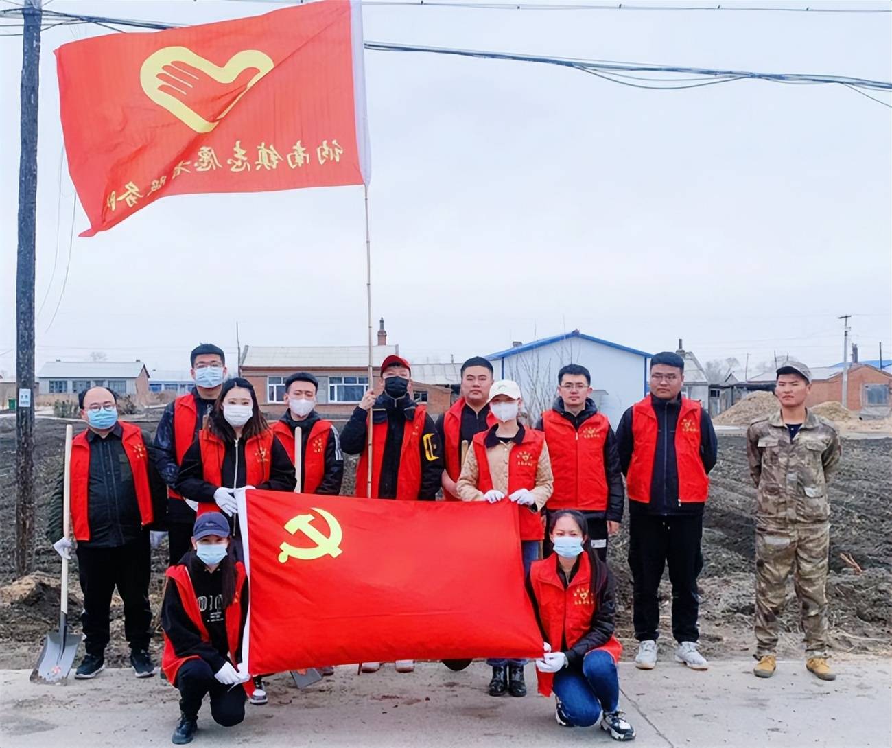 讷河市讷南镇春风春绿志愿服务共植常青树