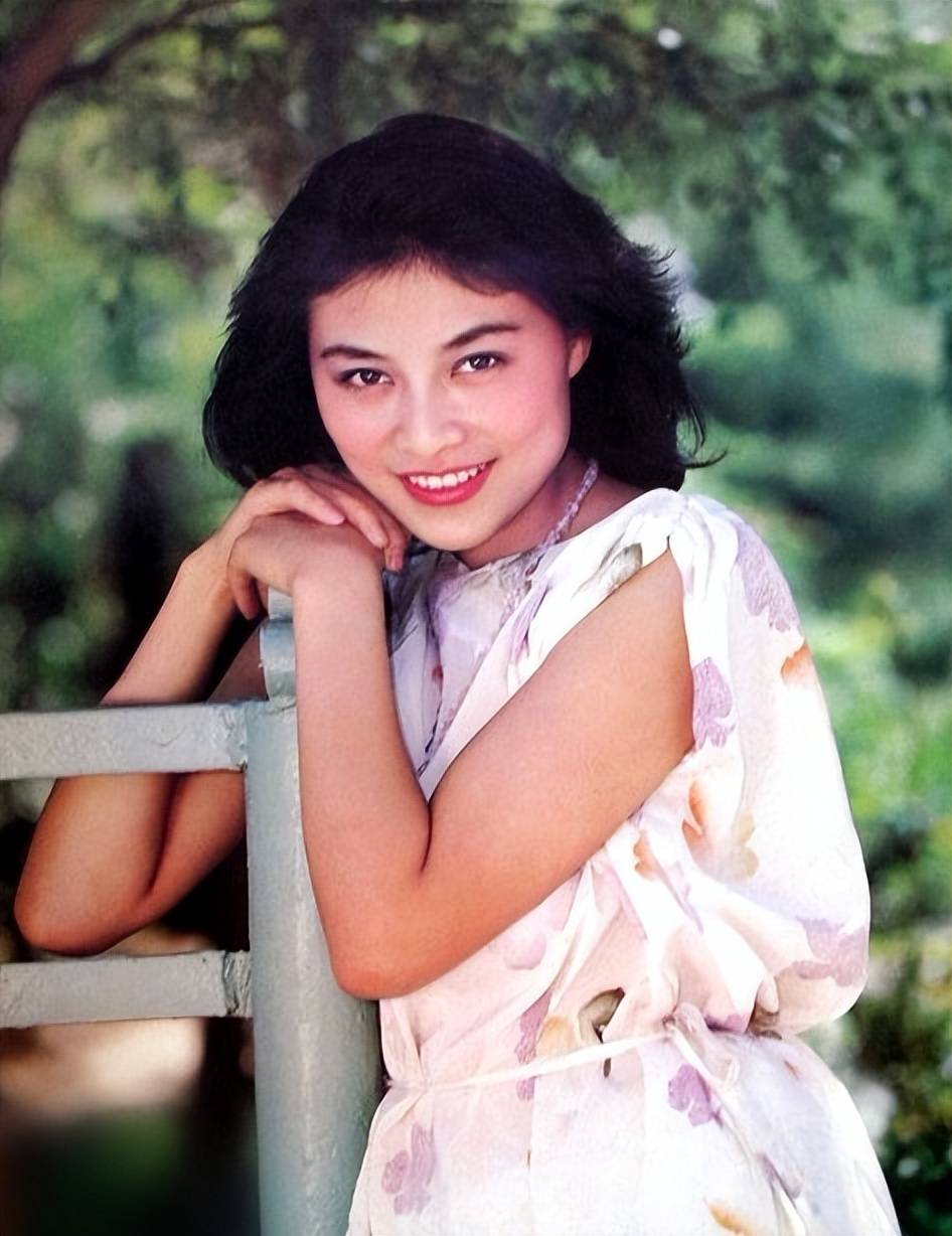 1987年,岳红因为在影片《八女投江》中饰演"杨桂珍",夺得八一电影制片