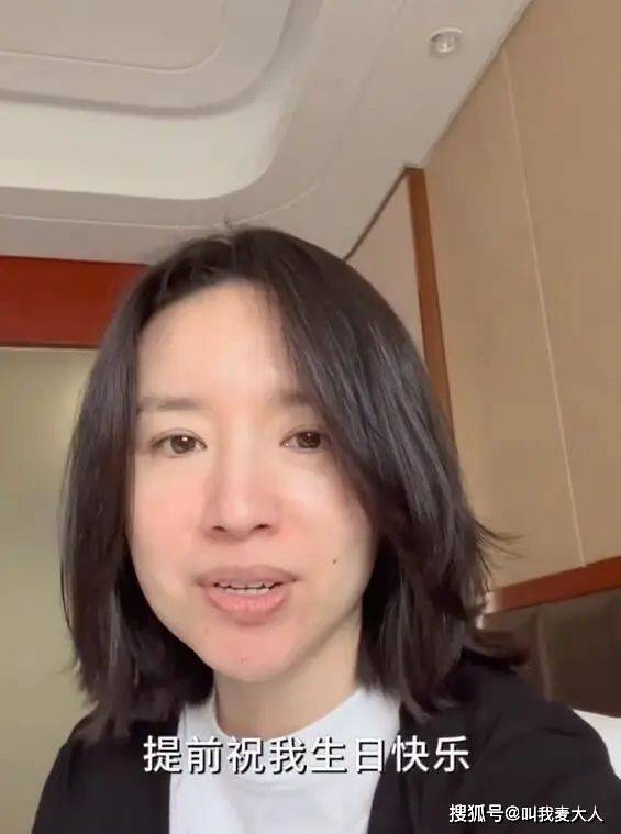 原创42岁董洁晒自拍庆生13岁儿子长相帅气似潘粤明已10年没见生父