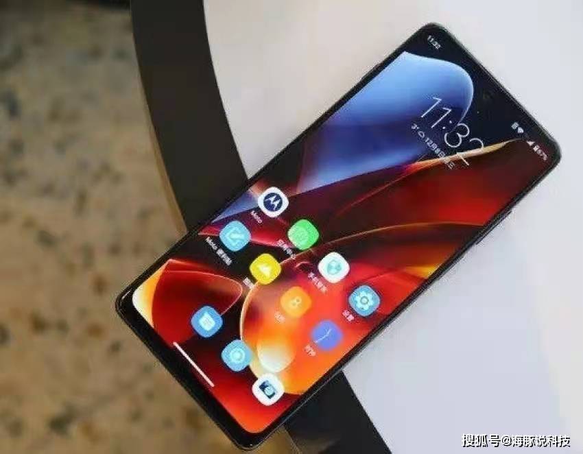 此外,該機還配備了1億像素主攝,它是三星hm2傳感器,與榮耀60pro,vivo