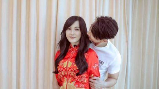 原創穿上婚紗的她美得不像話吳尊妻子結婚多年終於如願